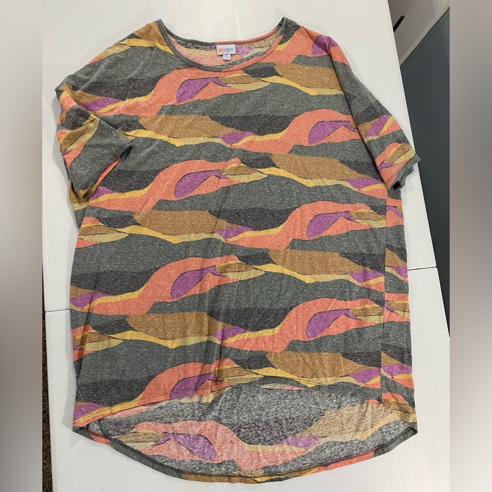 Gently Worn XL Fits Like a 2X Mid Sleeve Tunic LuLaRoe Irma Camo